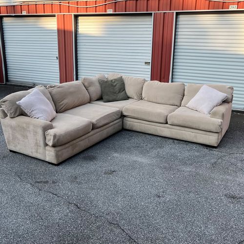Delivery Available - Cindy Crawford Rooms To Go Large Beige 3 Piece Sectional