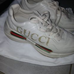 pair of Gucci Rhyton leather sneakers with the vintage logo in ivory. Size 8.5