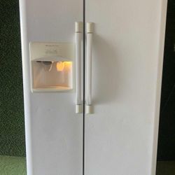FRIGIDAIRE SIDE BY SIDE REFRIGERATOR 