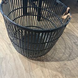 Black basket 