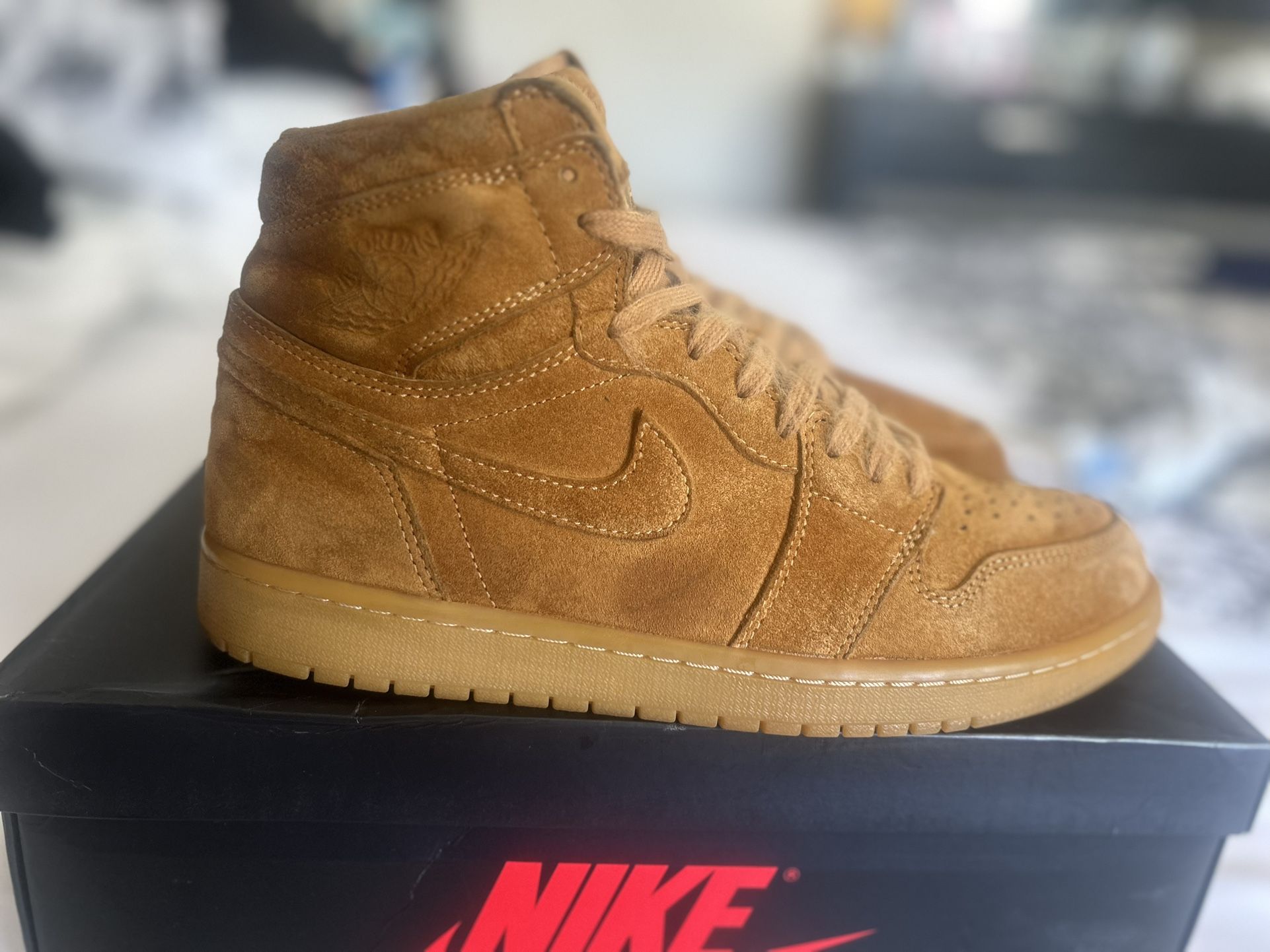 Air Jordan 1 Size 10m.  129$ Obo Authentic 