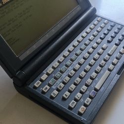 HP 200XL Palmtop PC 2mb Ram Exellent Condition  ,run On Batterys 
Super RARE in this condition 
Pick up in Sun Valley 