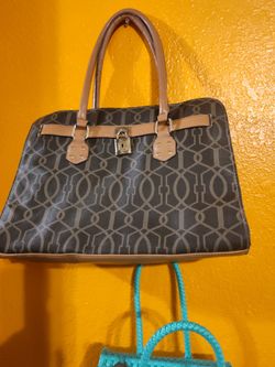 Six amazing clean purses accident conditions $3 each or all for $12 yes all for $12 $3 each