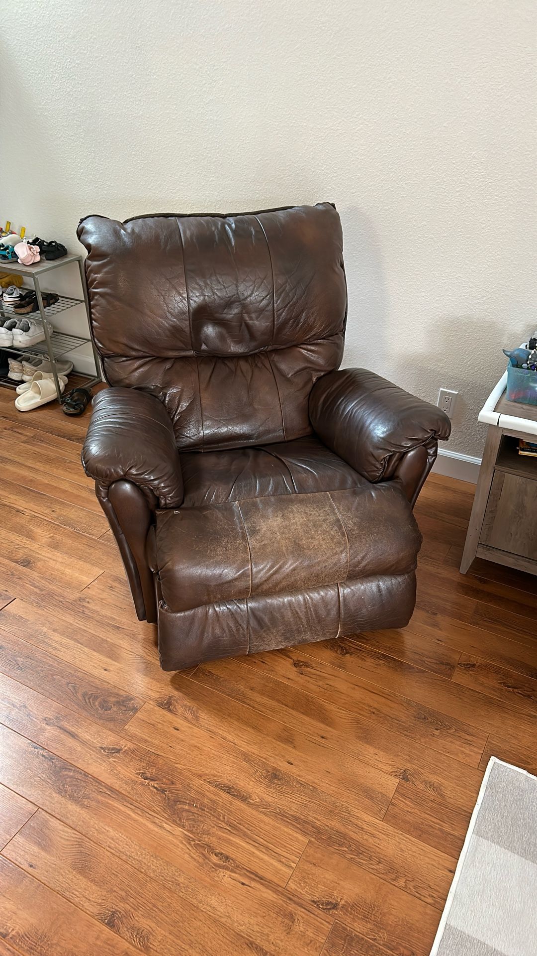 Recliner Chair - Fold Out Feet Doesn’t Work - Missing Spring