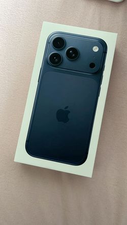 Apple IPhone 17 Pro Max 256gb  Unlocked, FREE Smartwach/ Headphones. Pay $1 Today Rest in payments. NO CREDIT NEEDED FINANCING