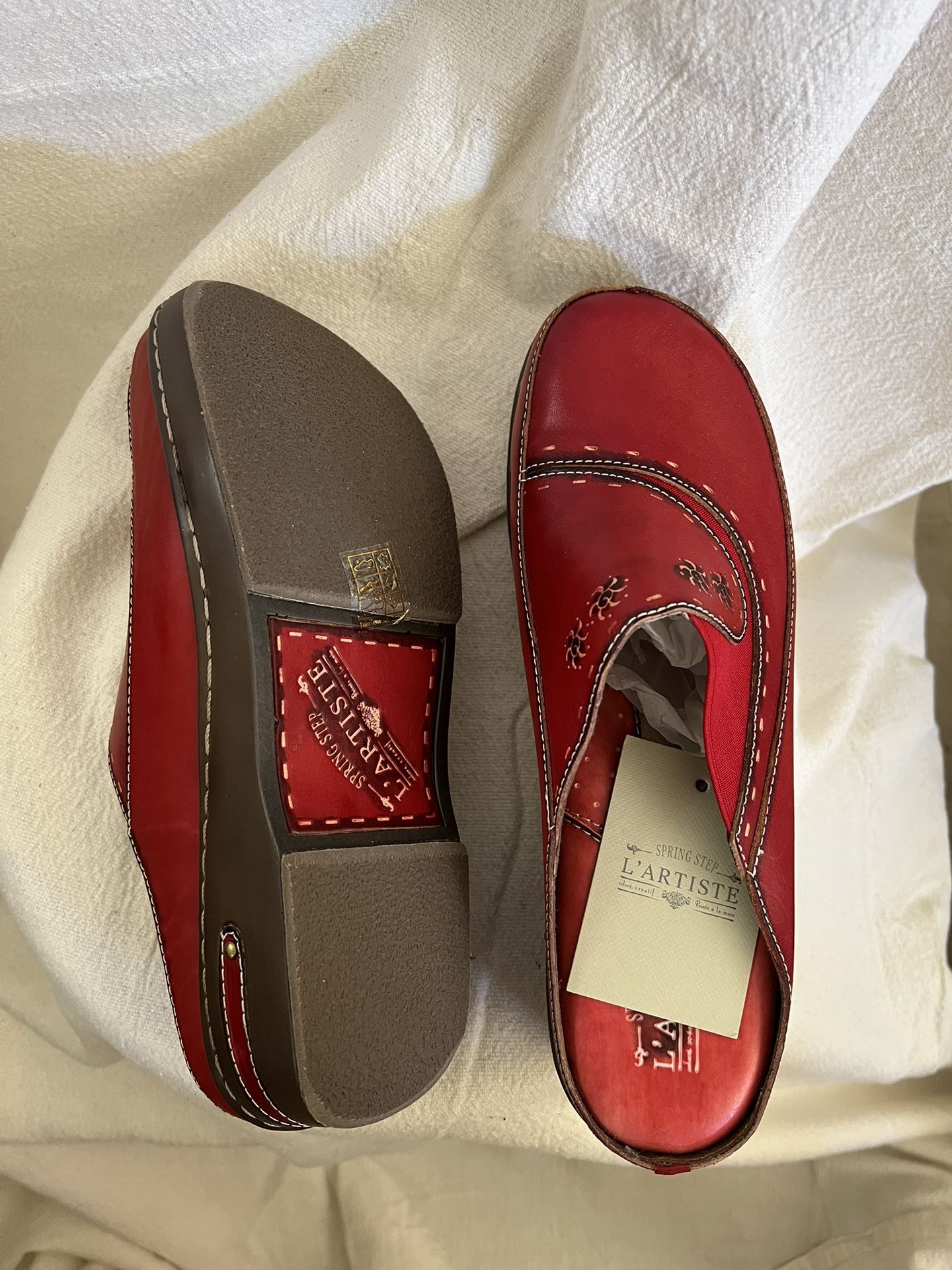 L’Artiste Chino Clogs - red, hand painted - brand new still in box