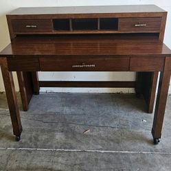 Quality A.R.T Furniture Desk With Hutch