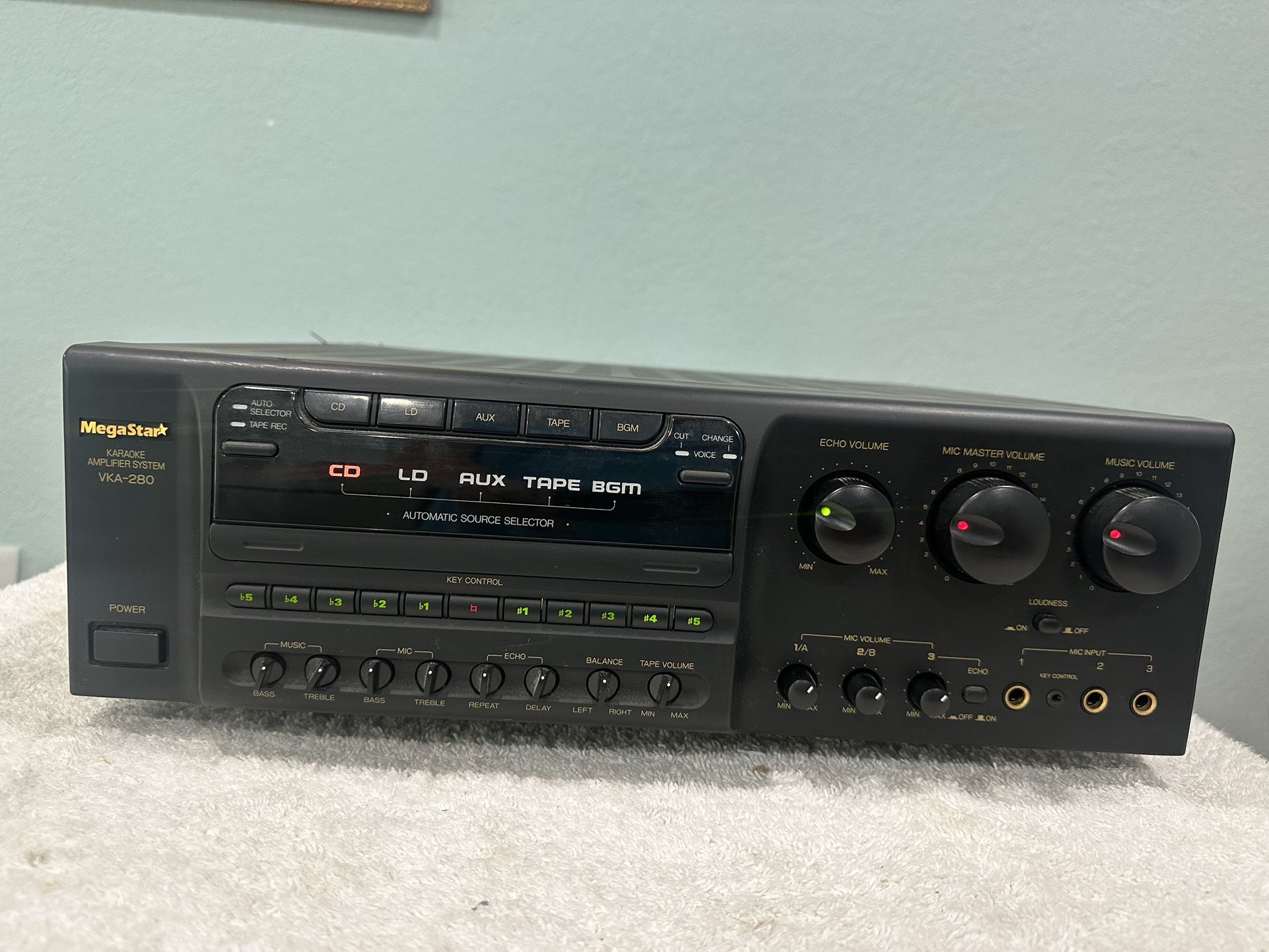 MegaStar VKA-280 KARAOKE AMPLIFIER SYSTEM. MADE IN JAPAN