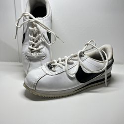 Nike Cortez unixes  Size 5.5  Basic White Black Classic Casual 