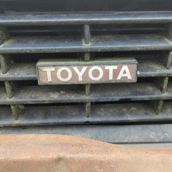 Parting Out 1985 Toyota Pickup Parts