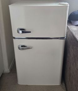 Insignia Mini Fridge
