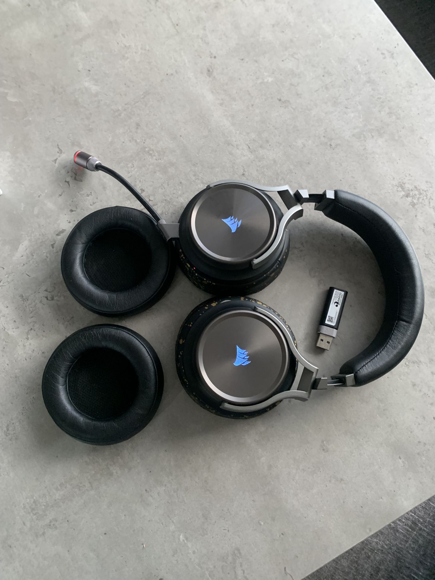 CORSAIR VIRTUOSO RGB WIRELESS XT Multiplatform Gaming Headset With Bluetooth - Dolby Atmos - Broadcast Quality Microphone - iCUE Compatible- PC, Mac,