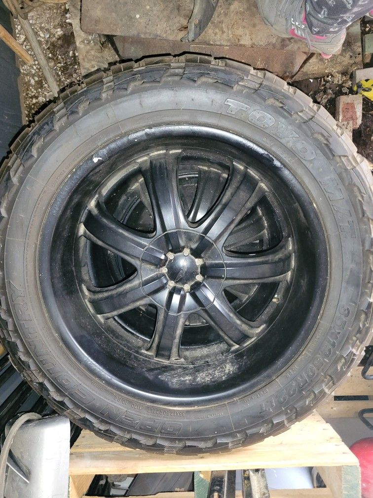 22" Eagle Rims On 35s