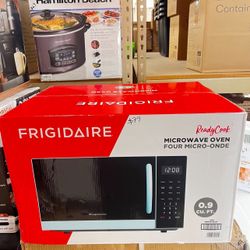 0.9 Cu. Ft. Blue Countertop Microwave Oven – 900W, New in Box