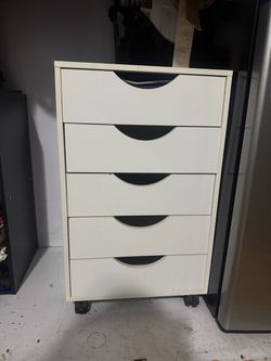 white dresser (5 drawer)