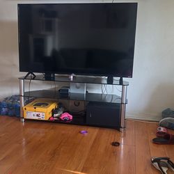 TV Plasma Roku and TV Stand