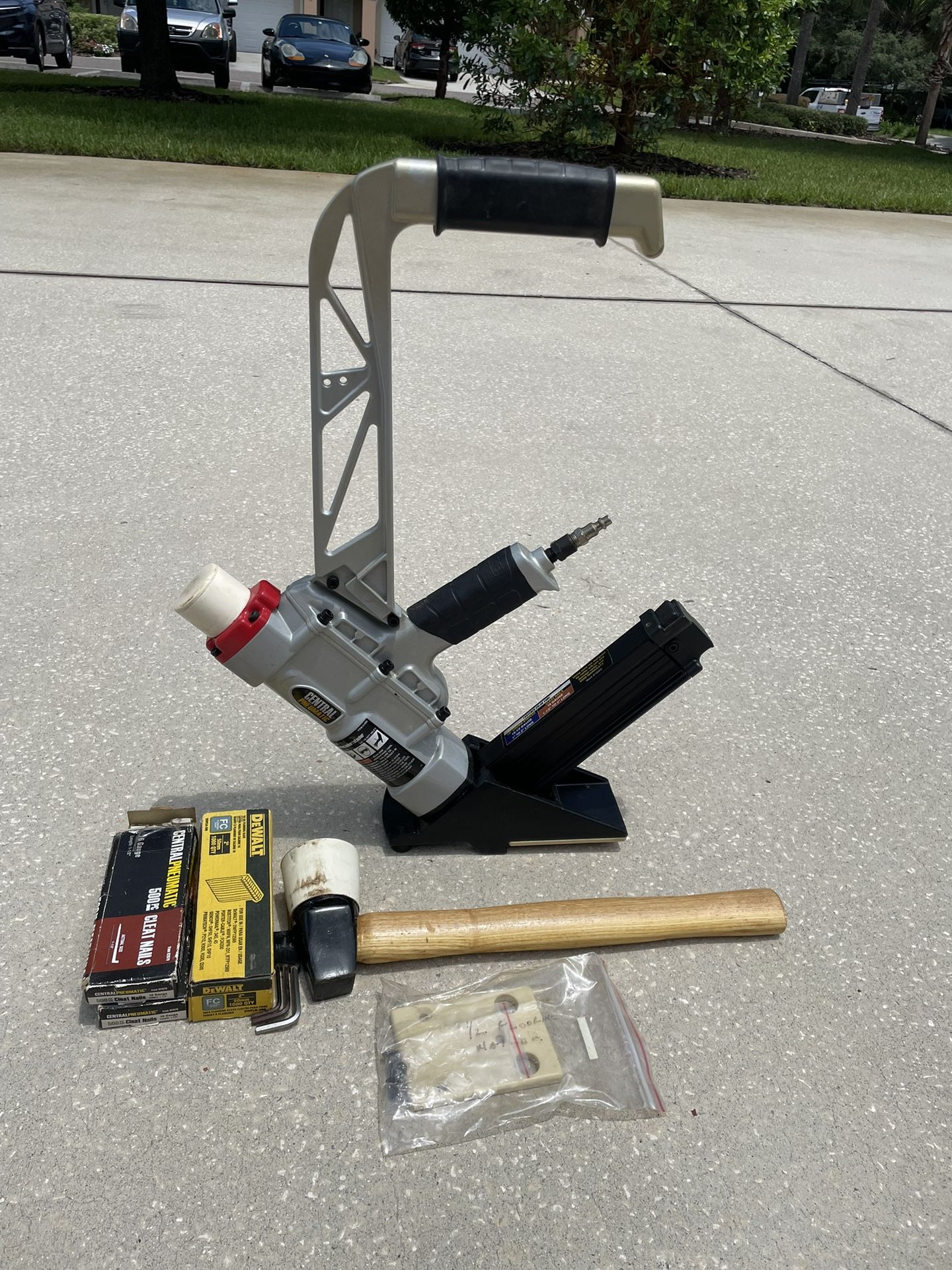 Central Pneumatic 2 In 1 Flooring Nailer Stapler