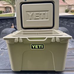 LIKE NEW YETI 35 COOLER