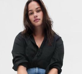 Gap black button up relaxed fit long sleeve shirt, size L