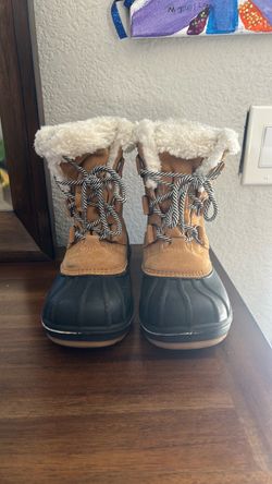 Snow boots
