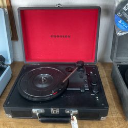 Crosley Cruiser Premier Vinyl Record Player with Speakers with wireless  Bluetooth - Audio Turntables for Sale in Brownsville, TX - OfferUp