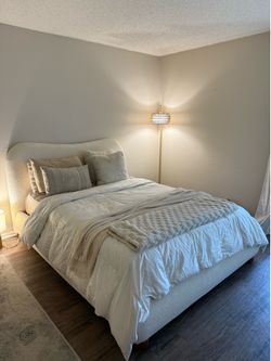 White boucle wavy bed frame