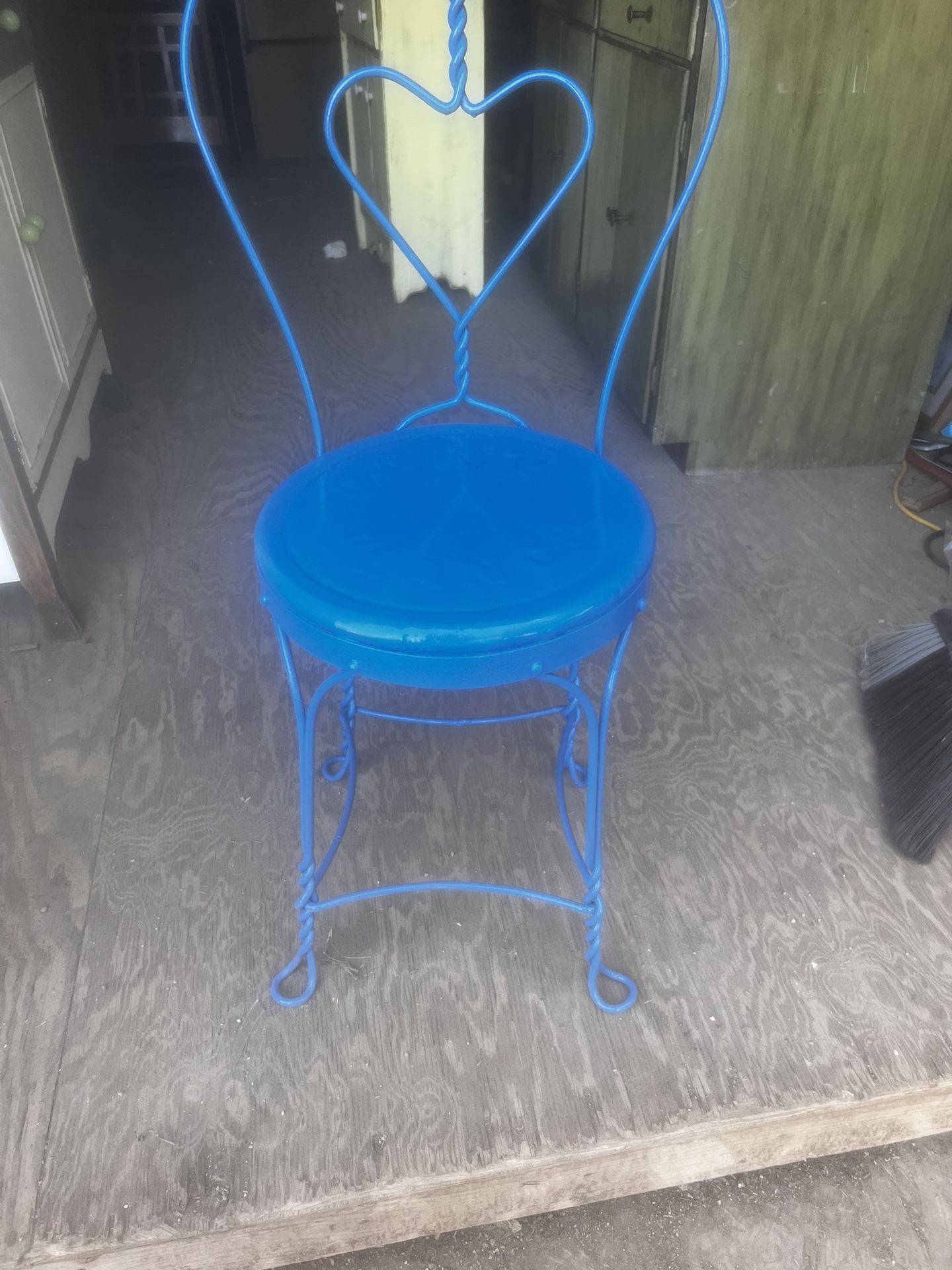 A Pretty Metal Ice Cream Chair  Seat Is 19 Inches Tall