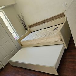 Twin size trundle bed & Mattresses