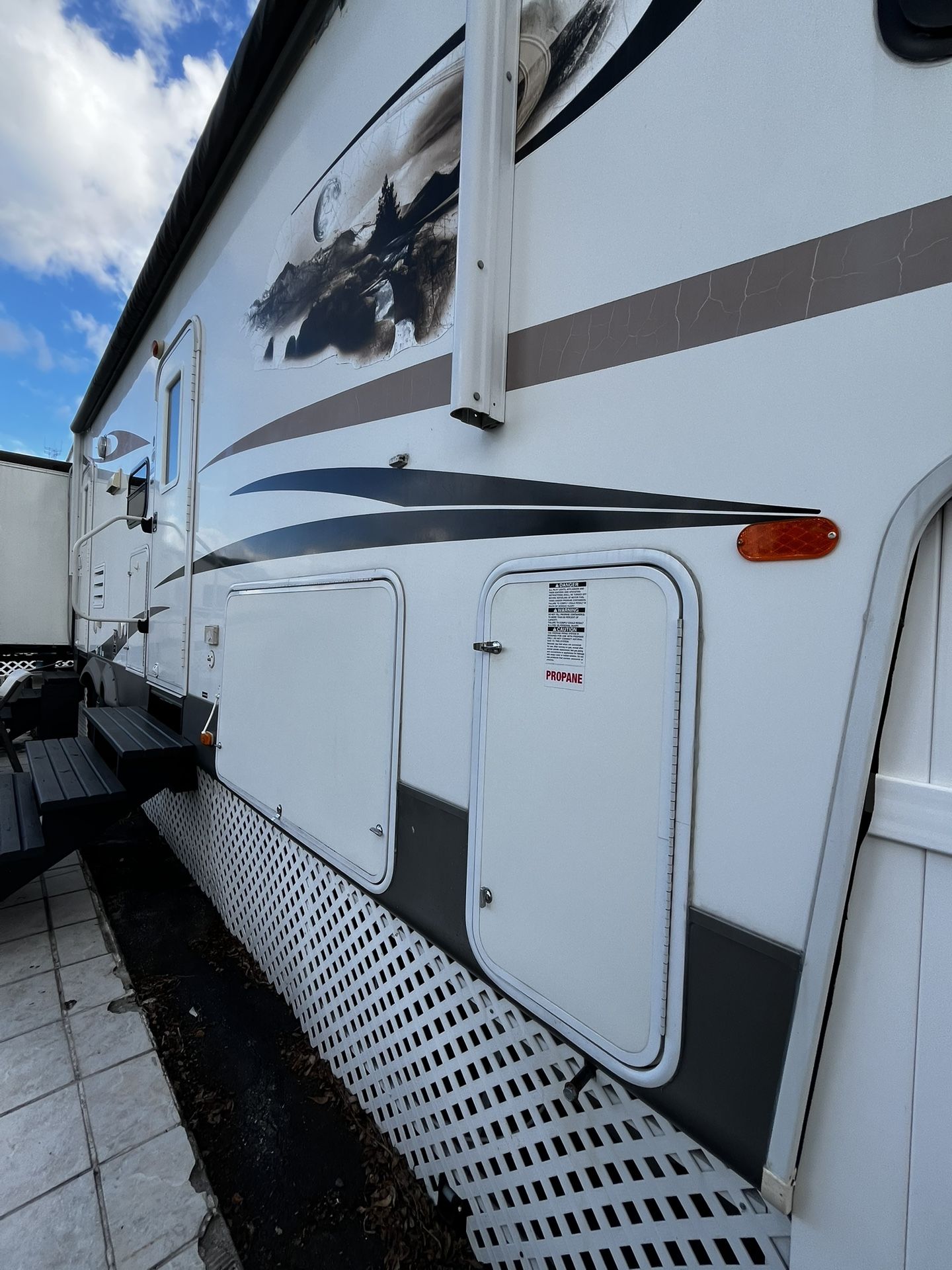 2011 Forest River Sierra