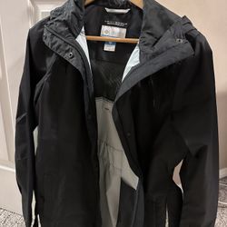 Columbia Rain Jacket Black. Women’s Size Medium