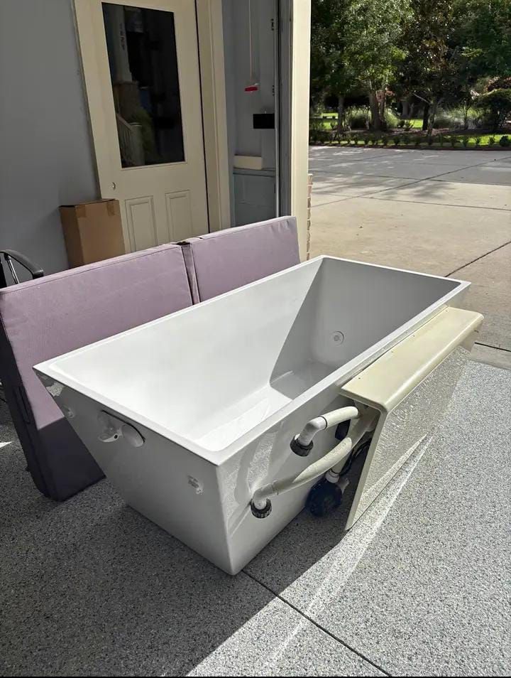Freestanding Soaking Bathtub with Plumbing-delivery available for Sale ...