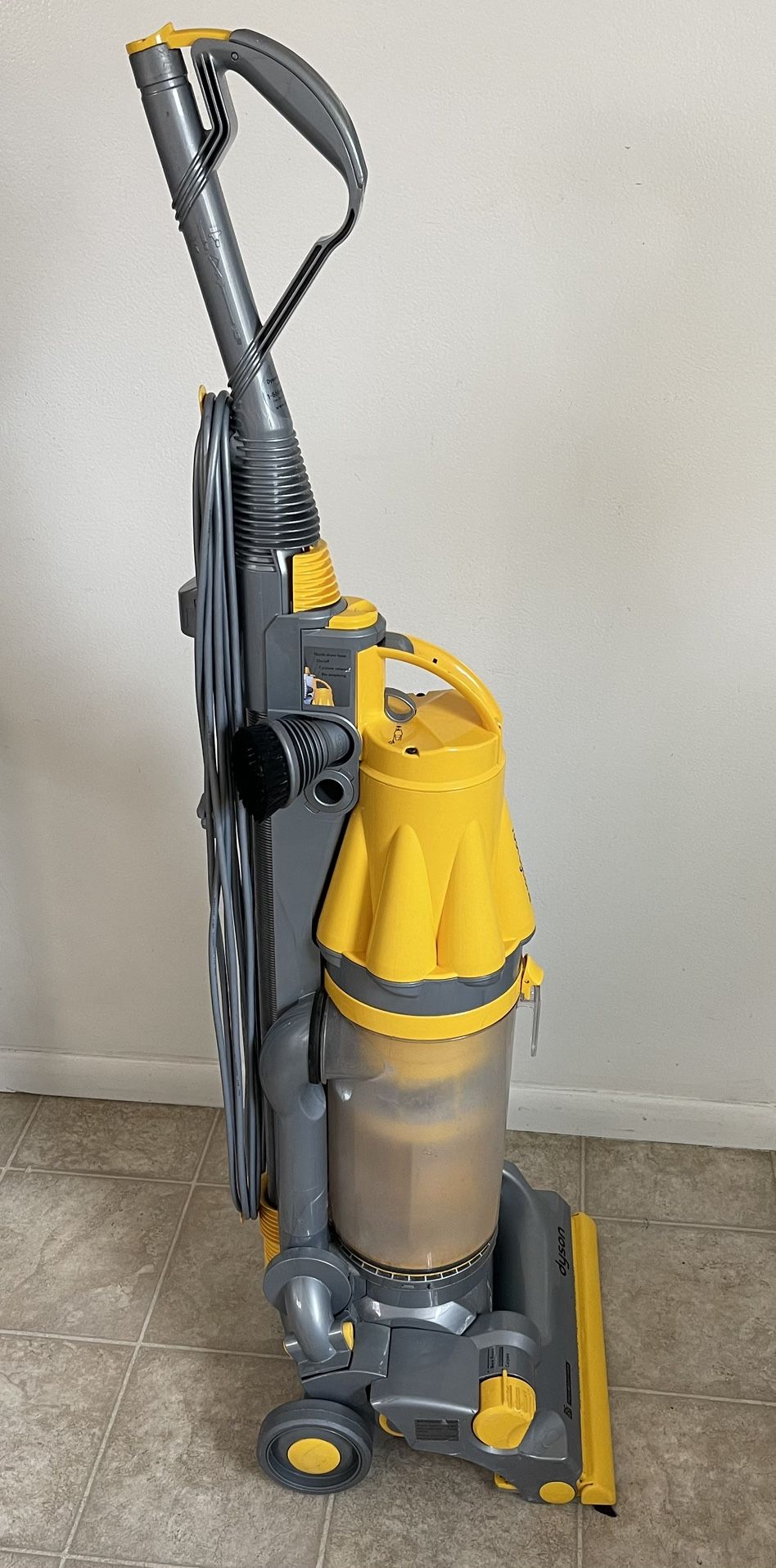 Dyson DC07 DC 07 Upright Bagless Vacuum Cleaner Hepa+bactisafe for