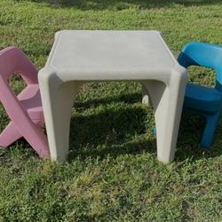 little tikes stage 2 outdoor table