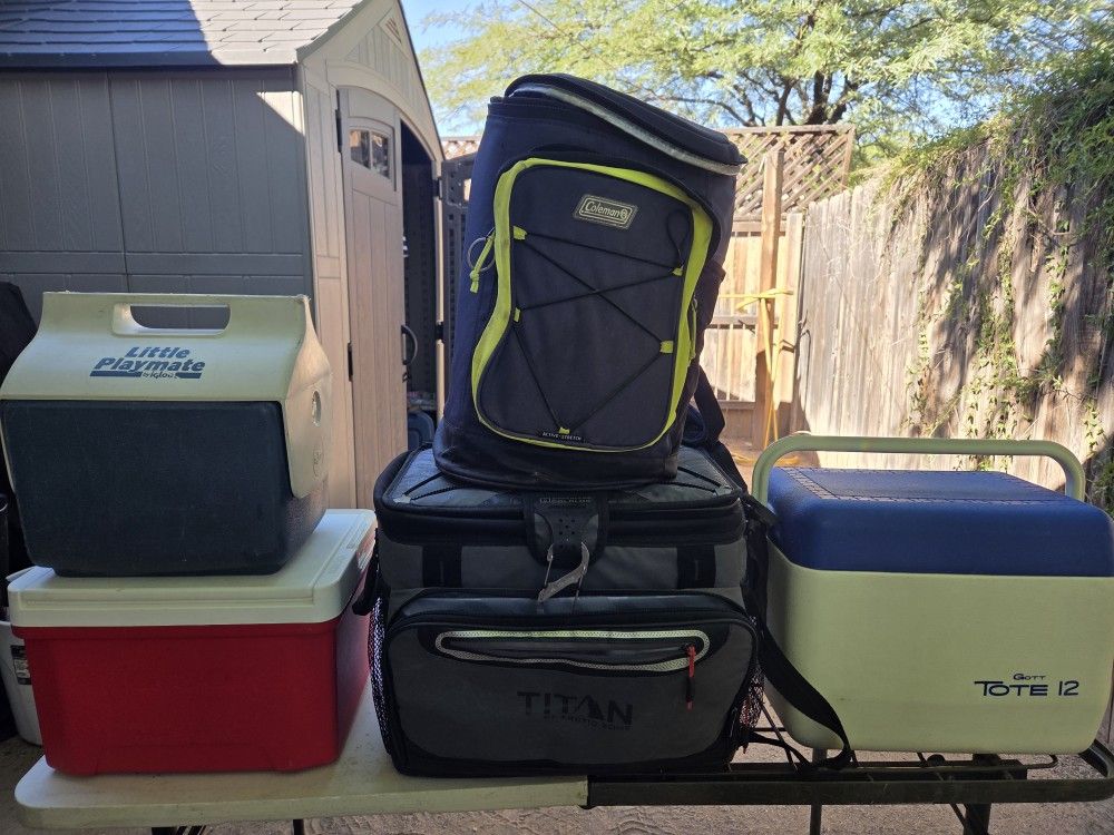 Variety Of Small Coolers/lunchboxes