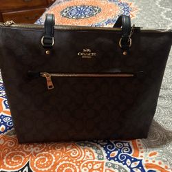Brand New Coach  Gallery Zip Tote