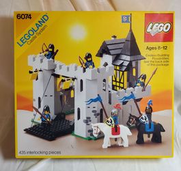 Lego 6074 Black Falcon's Fortress complete!