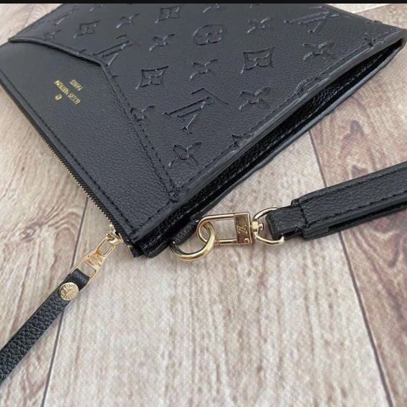  Brand New Black Elegant Wristlet Pouch! Real Leather! Pouch Inside With Card Holders! Xmas Present!! Monogram Tote
