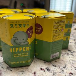 Smiski- Glow In The Dark Hipper Figure