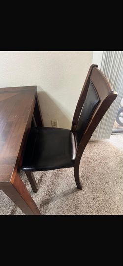 Dinner Table like New.