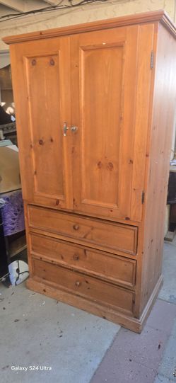 Wardrobe cabinet. 6ft Hx40"L x24"depth $75