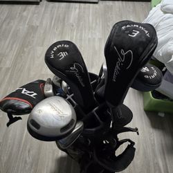 Golf Club Set With Bag. 