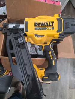 DeWalt 20V XR Brushless Framing Nailer