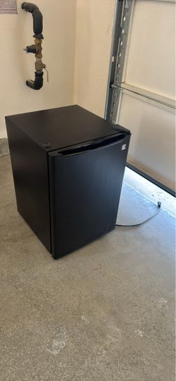 Kenmore Black Compact Mini Fridge