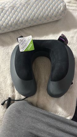 Neck travel pillow