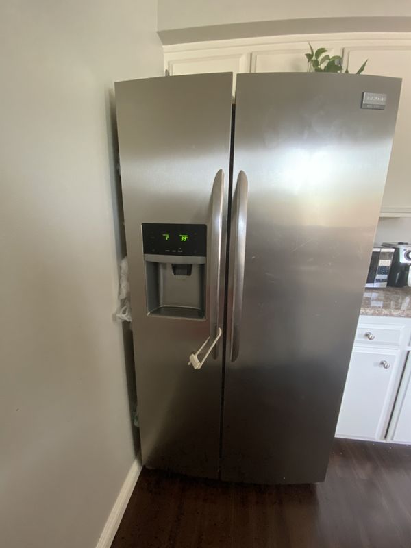 Frigidaire Gallery Fridge. Model JCD23 (ON HOLD) for Sale in Lakewood