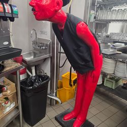 Life Size Red Resin Craft Bowing Man Statues Fiberglass Sculpture