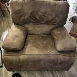 Badcock Sienna Loveseat And 2 recliners
