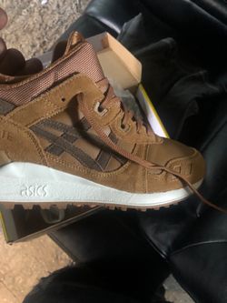 ASICS size 9 1/2