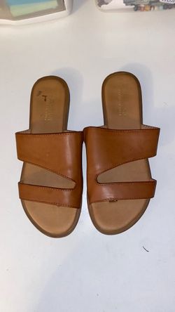 Kenneth Cole sandals