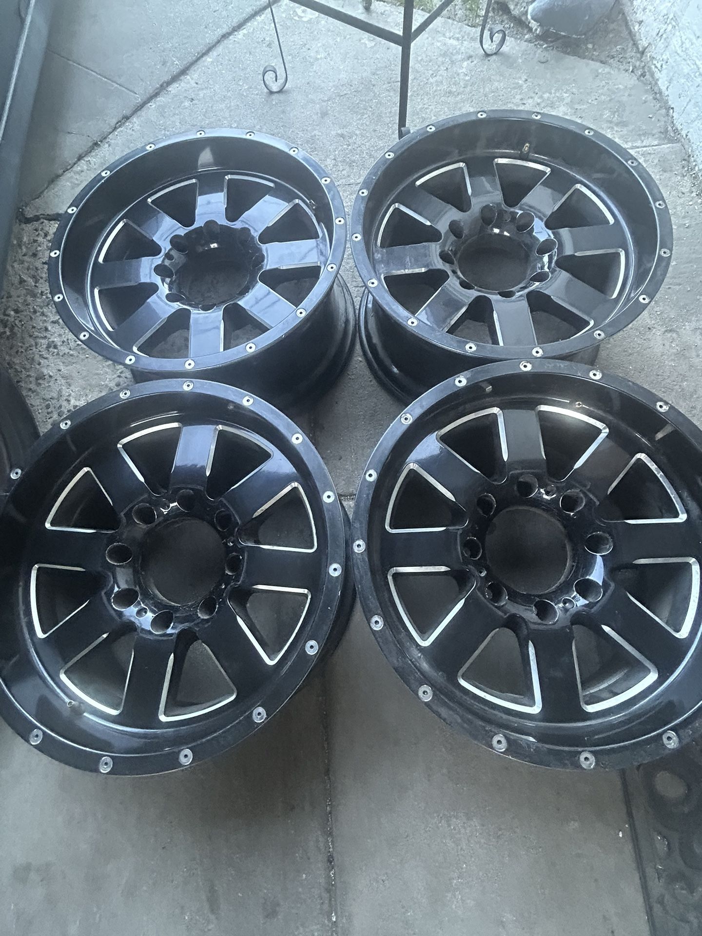 Set De 4 Husados De Aluminio, Size 18X9J ,Creo Quedan a Chevy, Dodge RAM, Or Ford Son Husados